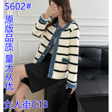 批发2026秋季新款法式设计感小香风牛仔拼接条纹小个子<b class='q'>针织</b>开<b class='q'>衫</b>短外套