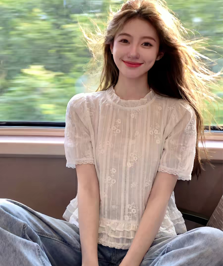 달콤한 스타일 자수 반팔 셔츠 여성 의류 여름 새로운 디자인 센스 셔츠 프릴 거품 소매 라운드 넥 맨위