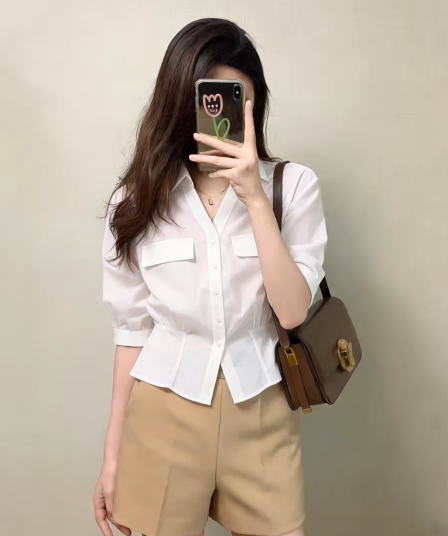 프랑스식 화이트 V넥 긍정적 인 어깨 반팔 셔츠 여자 여름 드레스 2026 년 새로운 작은 키 허리 수축 슬림해 보이는 맨위