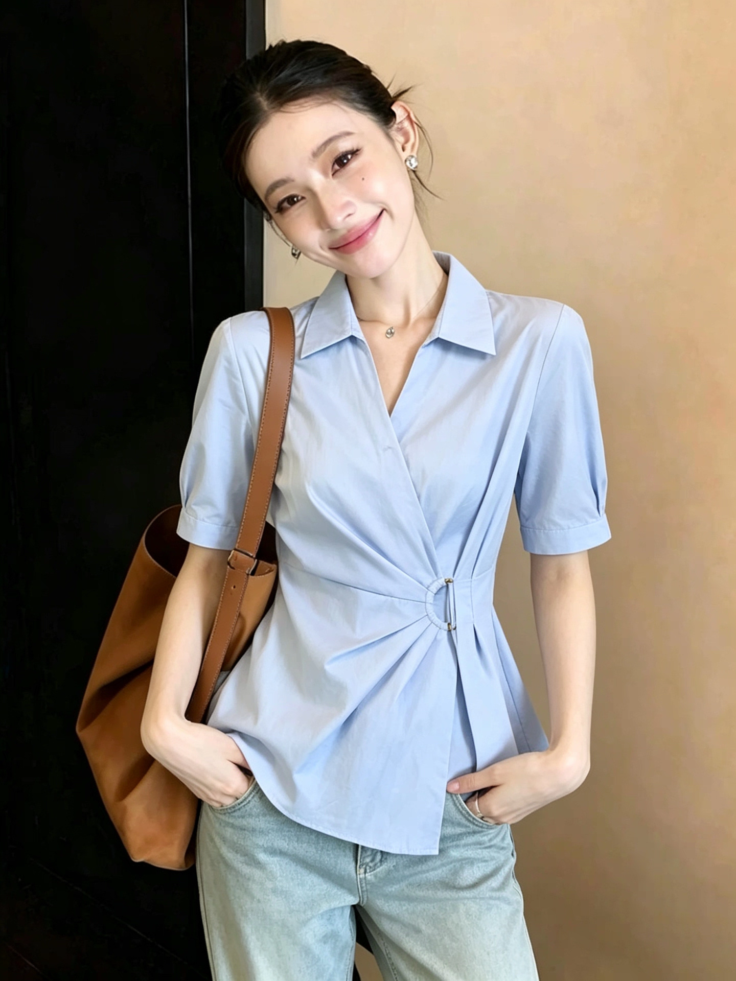 프랑스식 허리 수축 파란색 여성 셔츠 2026 여름 새로운 V넥 폴로 칼라 불규칙 맨위 셔츠