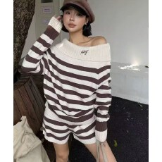 批发法式设计感条纹针织<b class='q'>套装</b>女秋冬新款宽松<b class='q'>休闲</b>一字肩毛衣短裤两件套