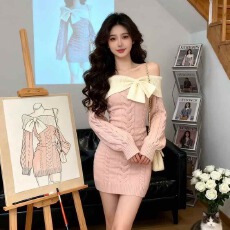 批发一字肩撞色拼接长袖针织<b class='q'>连衣裙</b>女秋季修身毛衣短裙设计感包臀裙子