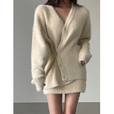 批发韩系搭配一整套冬装气质v领仿水貂毛单排扣开衫+<b class='q'>半身裙</b>针织两件套