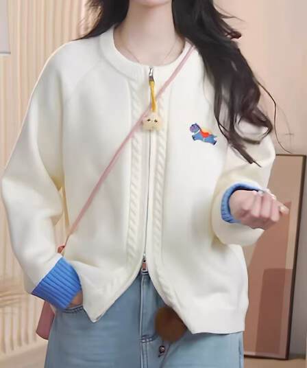 펭귄 행침 장식 라운드 넥 긴팔 니트 오픈 가디건 여성 2026 가을 겨울 새로운 작은 말 자수 더블 지퍼 스웨터 맨위
