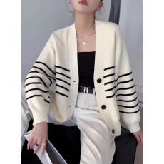 批发2026新款黑白<b class='q'>条纹</b>针织开衫女春秋温柔风上衣宽松百搭V领毛衣外套