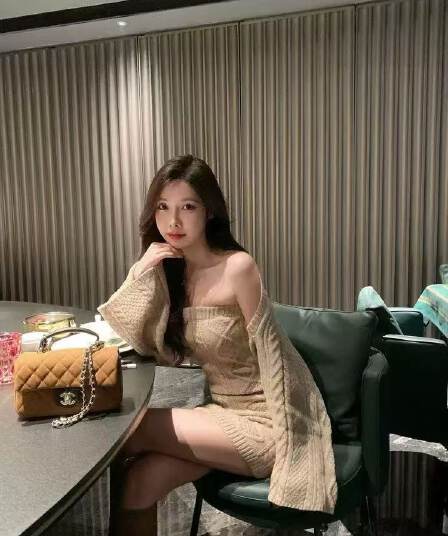 고급 센스 쇼트 스타일 스웨터 오픈 가디건 여성 코트 가을 겨울 허리 수축 몸매 가꾸기 슬림해 보이는 튜브탑 니트 드레스 투피스 세트
