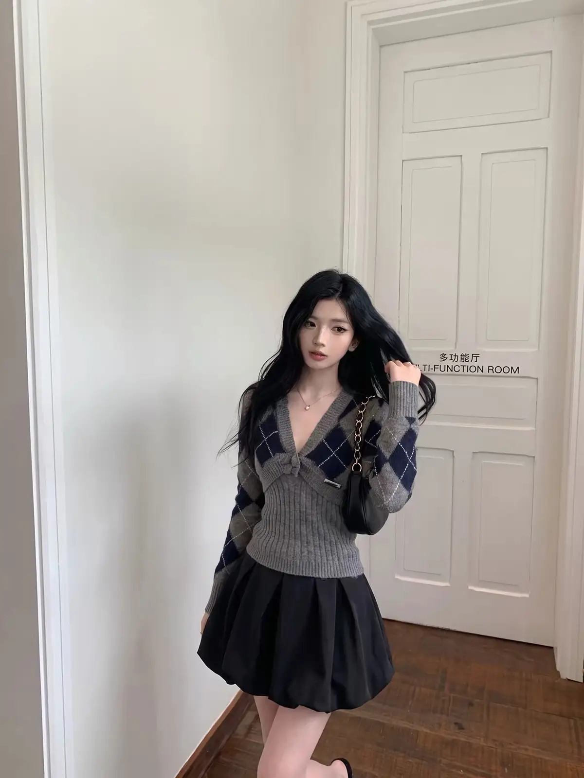 V넥 다이아몬드 패턴 니트 상세 이미지 4