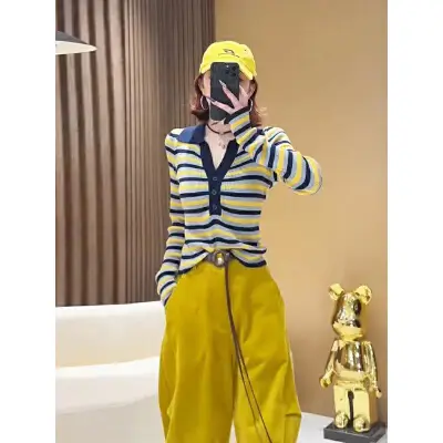 한국인기 레트로 배색 V넥 니트 상세 이미지 3