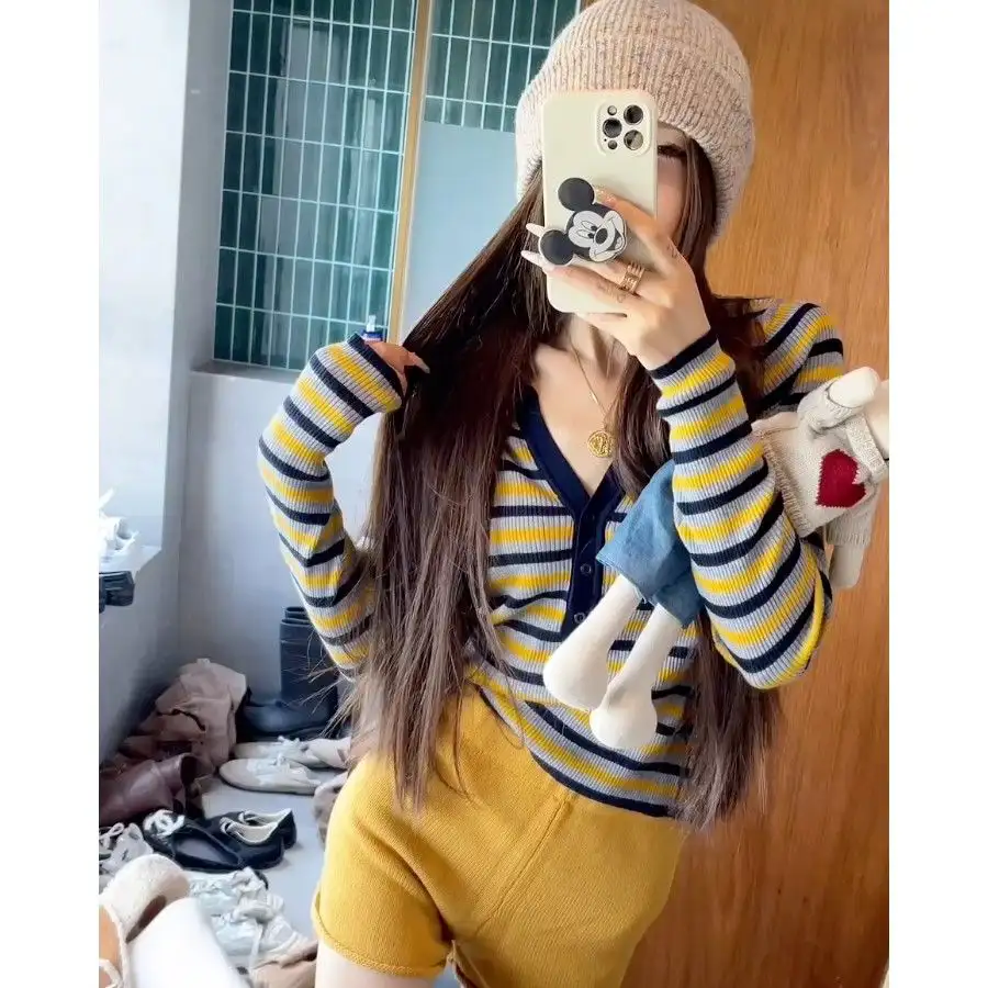 한국인기 레트로 배색 V넥 니트 상세 이미지 5