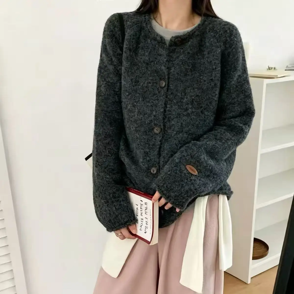 라운드넥 루즈핏 가디건 상세 이미지 5