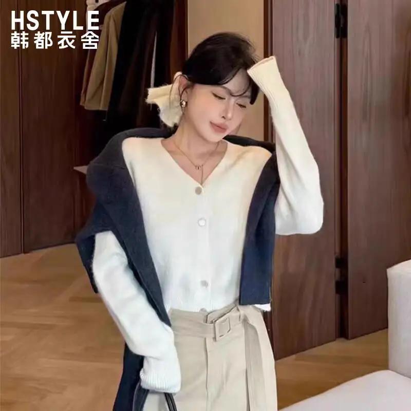 V넥 단추 가디건 상세 이미지 4