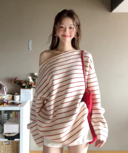 한 부서 느긋한 바람 스트라이프 오프숄더 니트 스웨터 여성 가을 새로운 비스듬한 어깨 루즈핏 이른 봄 품격 chic 맨위