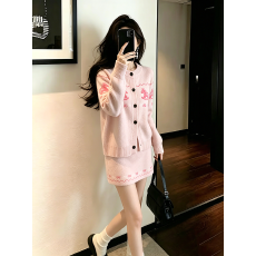 批发温柔<b class='q'>木马</b>提花针织套装女秋冬软糯开衫高腰半身裙两件套小个子