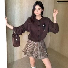 批发小香风重工立体花朵装饰短款高腰毛衣开衫<b class='q'>外套</b>秋冬季时尚<b class='q'>百搭</b>上衣