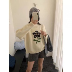 批发秋冬减龄可爱软糯花朵圆领针织衫毛衣上衣女<b class='q'>宽松</b>长袖<b class='q'>打底衫</b>通勤风