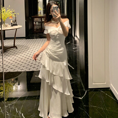 批发法式一字肩轻奢连衣<b class='q'>裙</b>小众礼服高端鱼尾<b class='q'>裙</b>