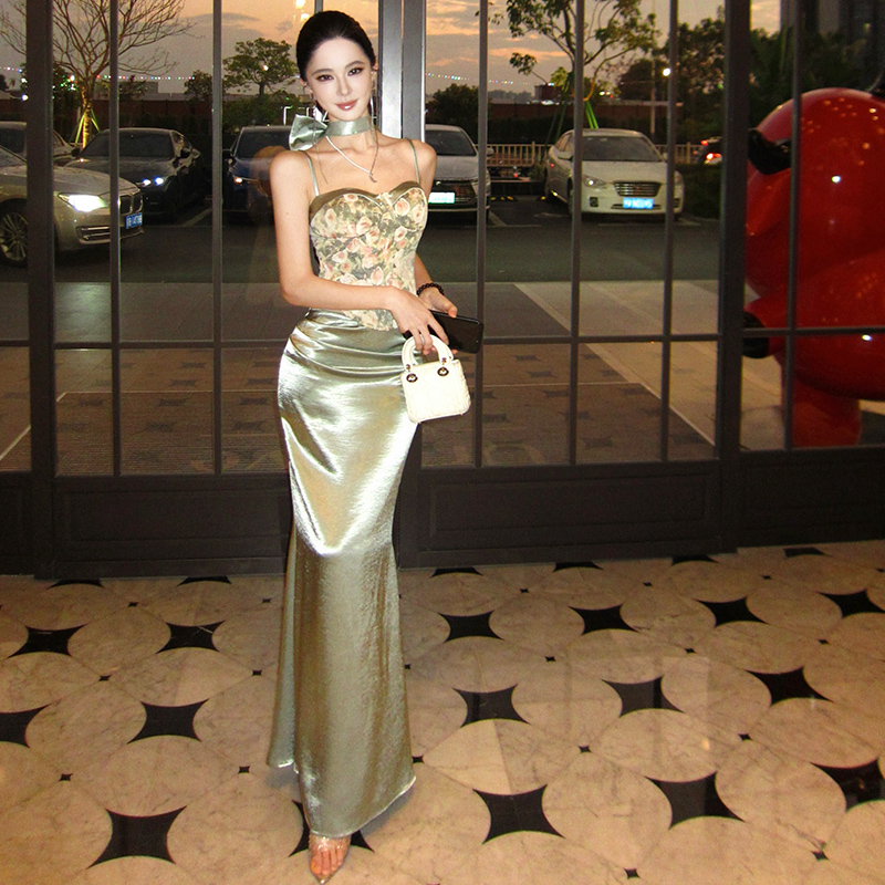 새로운 허리 수축 타이트 스커트 슬림해 보이는 디스플레이 몸 꽃무늬 슬립 세트