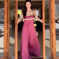 批发易梦玲<b class='q'>同款</b>粉紫色雪纺蕾丝花边吊带<b class='q'>连衣裙</b>女夏海边度假风性感长裙