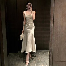 批发白色缎面吊带连衣裙女夏显瘦<b class='q'>鱼尾</b>长裙夏日绝美约会穿搭