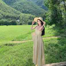批发新款黄色<b class='q'>吊带</b>连衣裙子女夏季绝美海边度假飘逸氛围感沙滩长裙