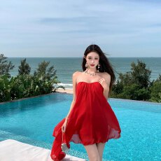 批发高级感纯欲风度假连衣裙<b class='q'>夏</b>季小众氛围感抹胸长裙巴厘岛沙滩裙短裙