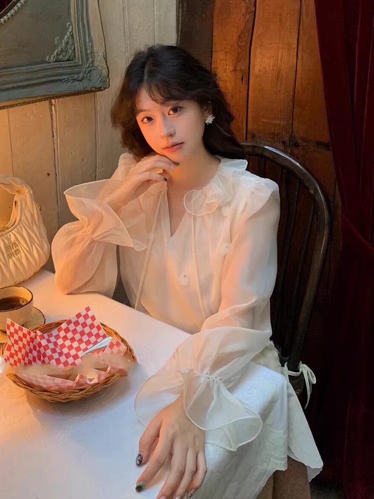 프랑스식 달콤함 화이트 연꽃 잎 레이스 칼라 꽃잎 비즈 박기 여성 셔츠 봄 품격 루즈핏 슬림해 보이는 부드러운 맨위