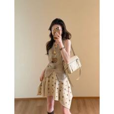 批发2026夏季新款<b class='q'>英伦</b><b class='q'>风</b>显瘦百搭马甲上衣女搭配半身裙气质两件套装女