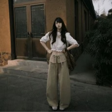 批发2026夏季新款法式温柔风设计蕾丝短款衬衫搭配屁帘休闲裤两件套女