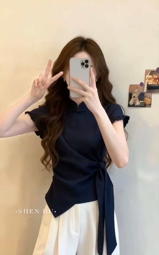 새로운 중식 품격 단추 스탠드 칼라 셔츠 여성 의류 2026 여름 새로운 패션 꼬집기 허리 스트랩 그레이트 봐. 의류
