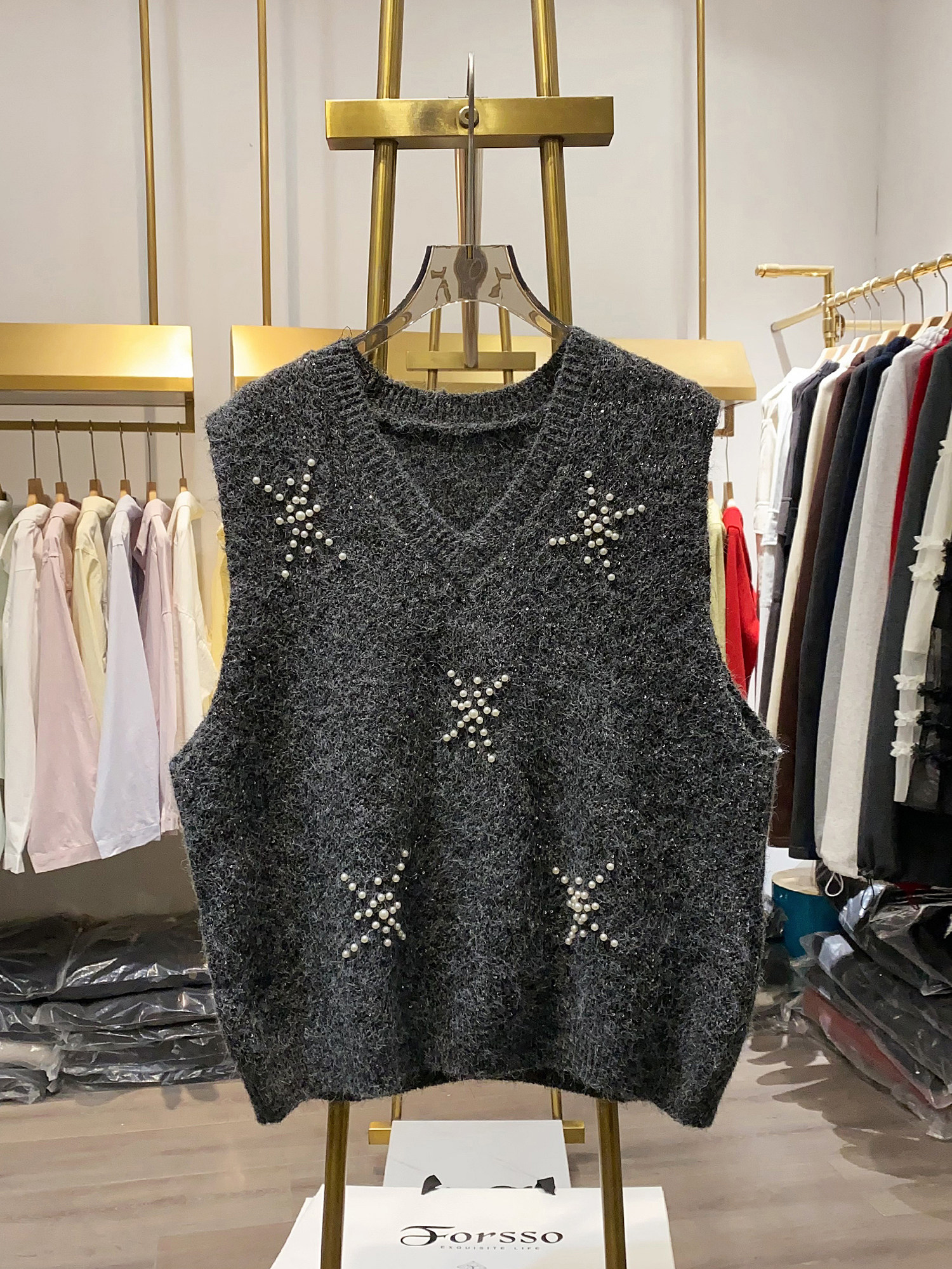 2026 봄 새로운 작은 샤넬 스타일 빛 럭셔리 패션 진주 V넥 베스트 민소매 맨위