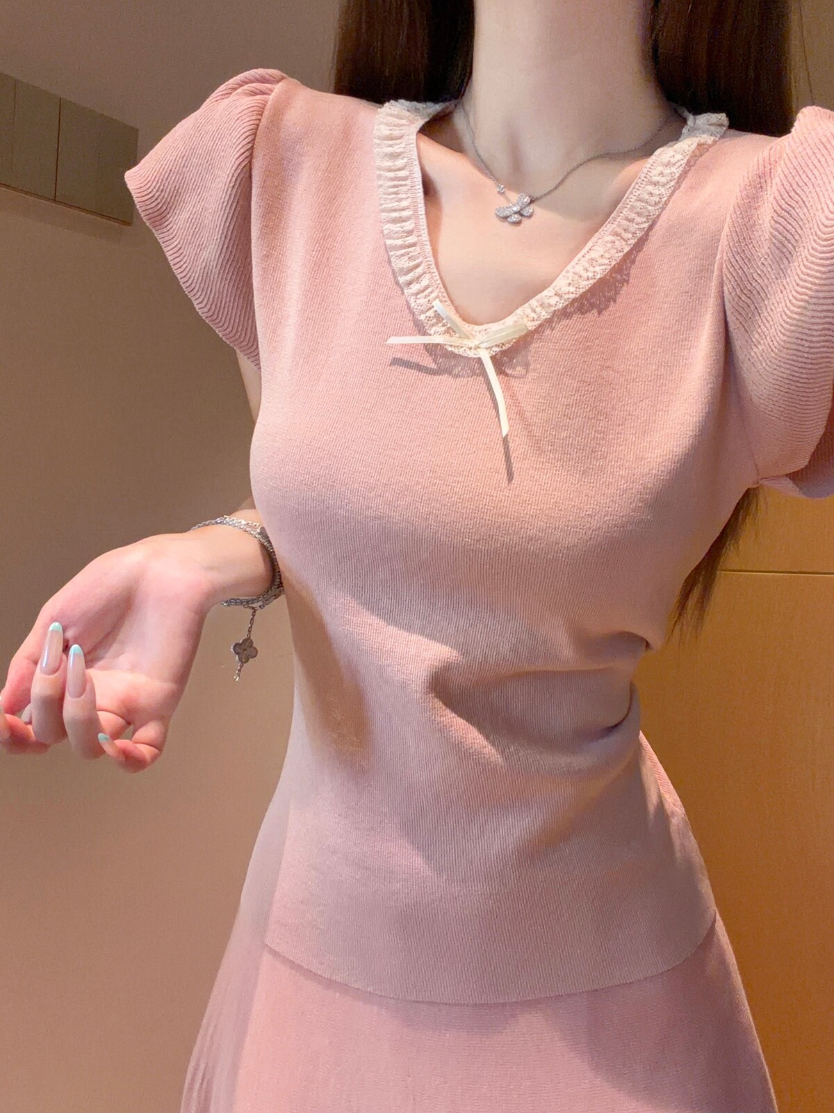 달콤함 소녀 바람 핑크색 레이스 측면 패치워크 V넥 나비 매듭 작은 날다 소매 짠 셔츠 여성 디스플레이 화이트 부드러운 맨위