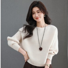 批发松弛感条纹斜肩长袖针织衫女<b class='q'>秋</b>冬新款设计感独特显示露肩毛衣上衣