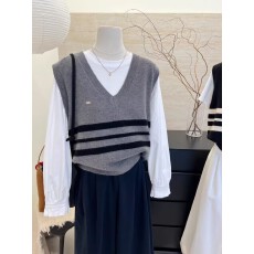 批发学院风灰色条纹V领针织马甲<b class='q'>背心</b>女春秋季新款叠穿外搭无袖毛衣