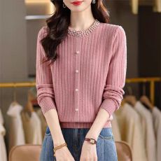 批发重工钉珠设计感长袖t恤早秋洋气<b class='q'>妈妈</b>装百搭针织打底衫毛衣女假领