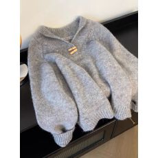 批发慵懒风牛角扣灰色翻领毛衣女早秋装大码<b class='q'>胖</b><b class='q'>mm</b>插肩袖正肩显瘦针织衫