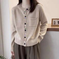 批发高级感羊毛<b class='q'>针织</b><b class='q'>开衫</b>女冬新款穿搭毛衣小外套羊绒打底<b class='q'>圆领</b>上衣