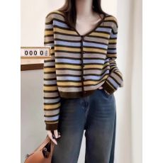 批发好看流行2秋<b class='q'>冬</b>时尚简约条纹针织女舒适V领单排扣毛衣小外潮