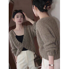 批发秋<b class='q'>冬</b>慵懒风长袖毛衣外套女棕色v领别致独特针织开衫上衣