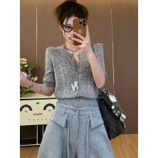 批发灰色蕾丝拼接钩花短袖针织衫<b class='q'>女</b>夏季新款独特超好看百搭显瘦短上衣