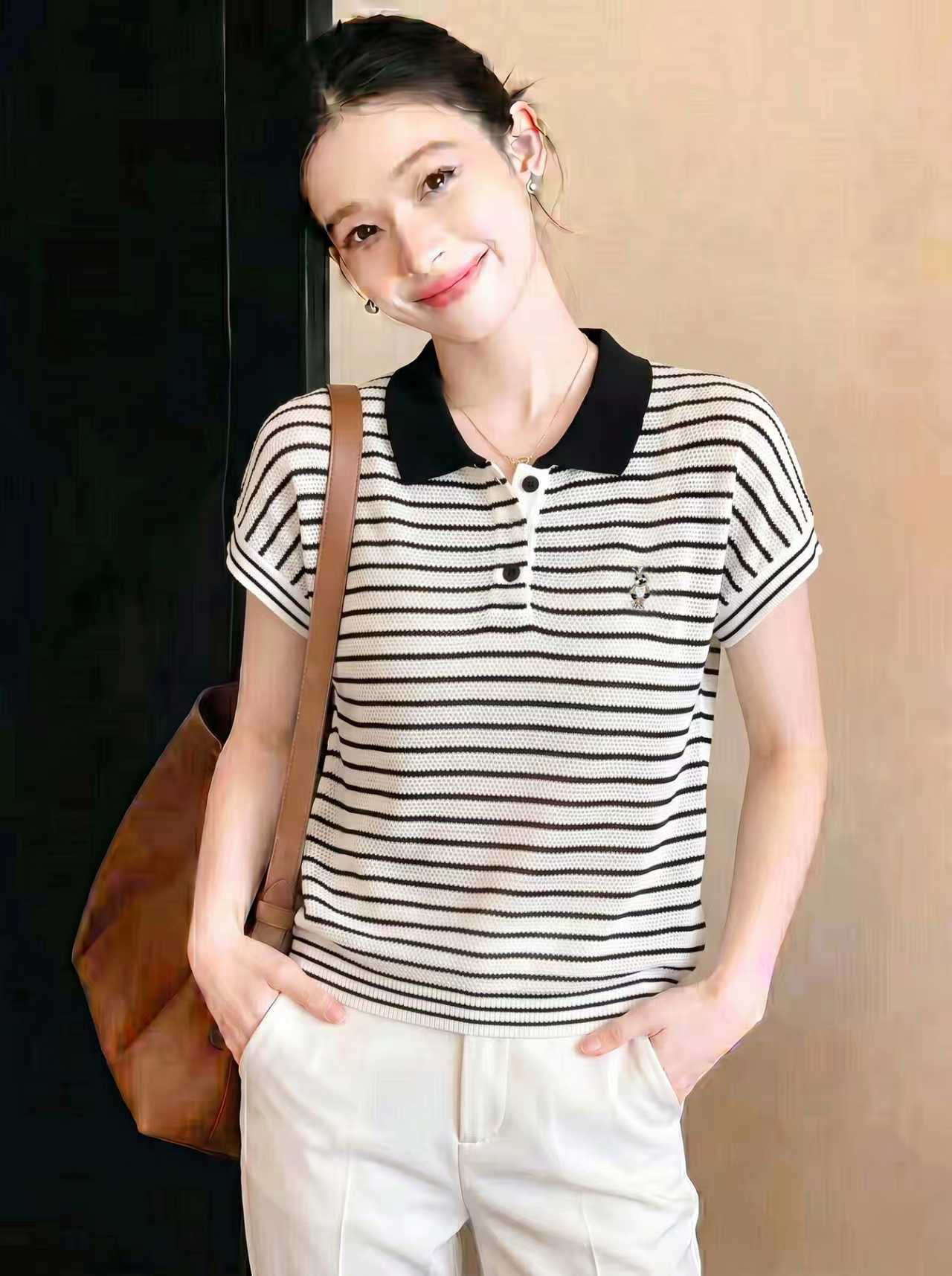 스트라이프 얼음 실크 반팔 티셔츠 여성 여름 2026 새로운 POLO 칼라 루즈핏 슬림해 보이는 디자인 센스 니트 스웨터 맨위