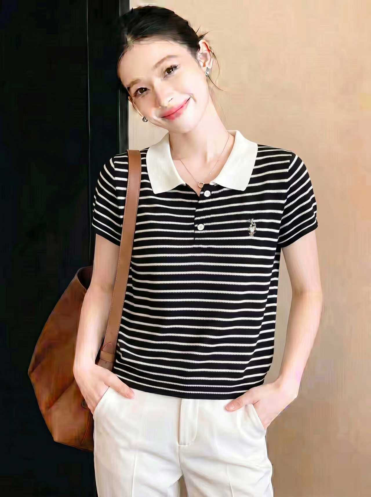 스트라이프 얼음 실크 반팔 티셔츠 여성 여름 2026 새로운 POLO 칼라 루즈핏 슬림해 보이는 디자인 센스 니트 스웨터 맨위