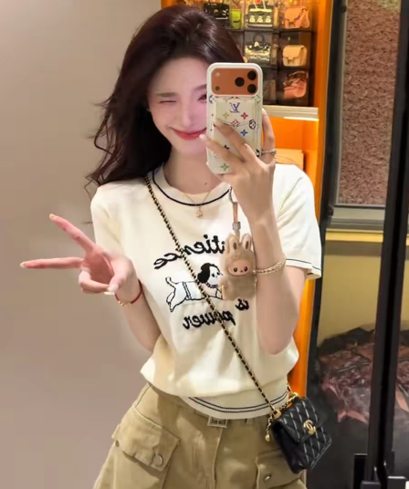 강아지 알파벳 자수 반팔 티셔츠 여성 의류 2026 여름 외국 가스 연령 감소 다용도 몸매 가꾸기 살구 색상 니트 맨위