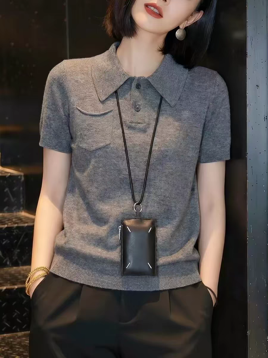회색 폴로 칼라 티셔츠 여성 2026 여름 새로운 패션 연령 감소 몸매 가꾸기 슬림해 보이는 긍정적 인 어깨 니트 동정 맨위