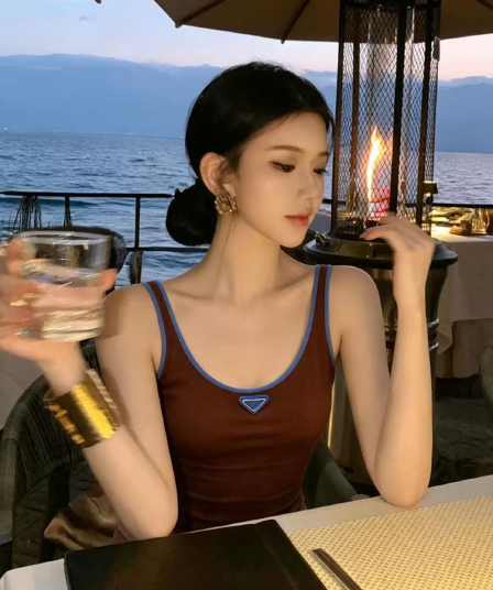 아메리칸 삼각형 표준 배색 와이드 어깨끈 슬립 여성 여름 새로운 핫걸 바람 몸매 가꾸기 슬림해 보이는 조끼
