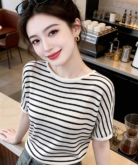 프랑스식 느긋한 바람 스트라이프 니트 작은 셔츠 여성 여름 얇은 스타일 연령 감소 맨위 외국 가스 루즈핏 얼음 실크 반팔 티셔츠