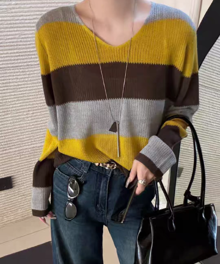 스트라이프 배색 V넥 풀오버 스웨터 여자 가을 겨울 한 부서 착용 가져 가라. 느긋한 바람 고급 센스 루즈핏 니트 스웨터 맨위