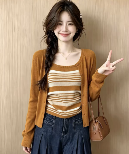 이른 가을 새로운 느슨함 센스 니트 긴 소매 오픈 가디건 여성 디자인 센스 스택 착용 배색 스트라이프 조끼 맨위 투피스 세트