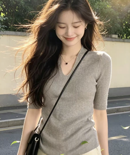 세련된 품격 V넥 슬림해 보이는 부드러운 찹쌀 니트 티셔츠 여성 여름 새로운 허리 수축 몸매 가꾸기 슬림해 보이는 다용도 반팔