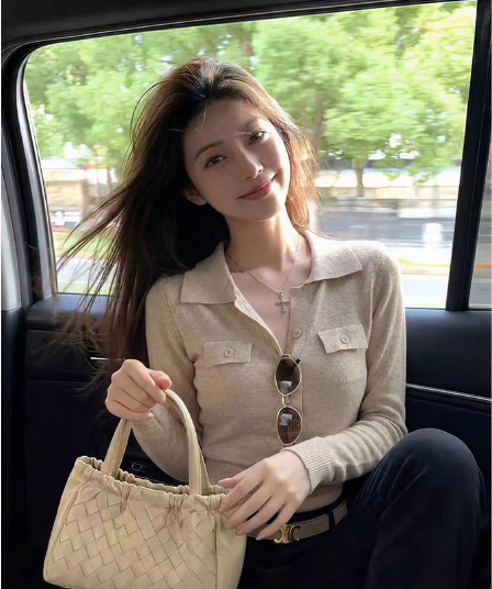 aswn 오트밀 색상 POLO 칼라 니트 스웨터 여성 가을 2026 새로운 더블 주머니 몸매 가꾸기 긴팔 품격 얇은 스타일 맨위