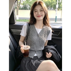 批发灰色麻花V领<b class='q'>毛衣</b>马甲女开衫春秋叠穿坎肩针织背心上衣